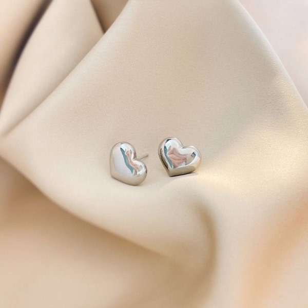 Love earrings female personalized wild titanium steel jewelry temperament simple jewelry is not easy to allergy does not lose color earrings