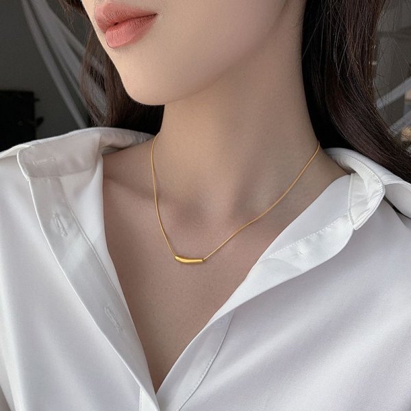 Titanium steel simple niche design collarbone chain female temperament small eggplant bent pipe smile temperament necklace