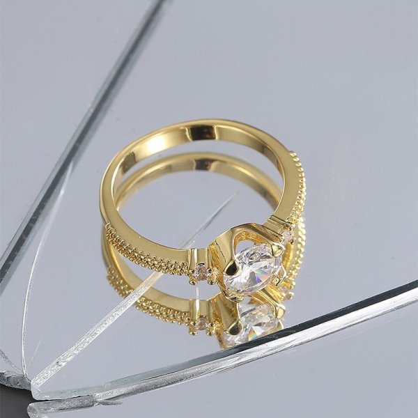 French simple temperament fashion niche design sense of hundred rings female shiny zirconia cold wind ring