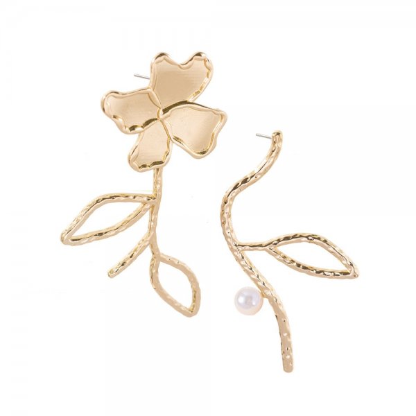 Asymmetric alloy flower pearl earrings